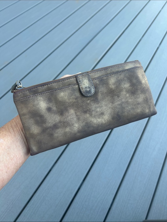 HOBO Handbags - Hobo Taylor Leather Clutch Magnetic Wallet, Metallic very clean EUC,
